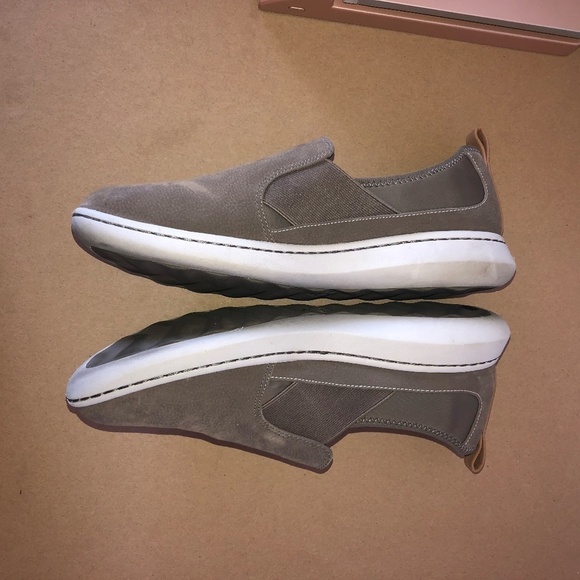 CLARKS Sneakers Women's Size 9.5 Brown Cushion Soft Slip On - Picture 8 of 9